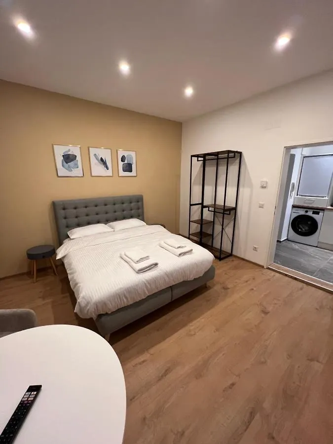 Apartment Near Metro & Netflix Wien 0*,  Österrike