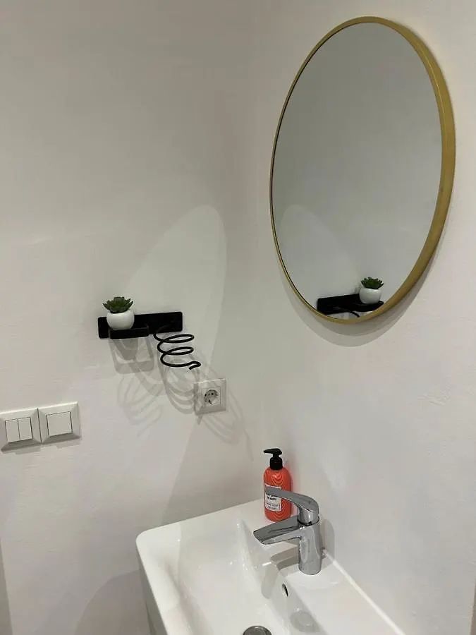 Apartment Near Metro & Netflix Wien Österrike